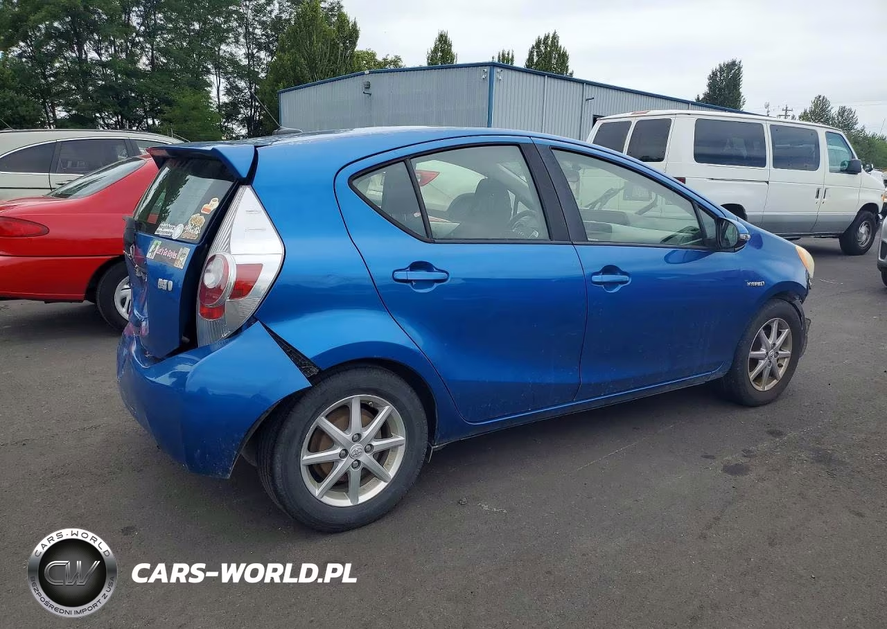 2012 Toyota Prius C Three VIN:JTDKDTB3XC1014072 - 3