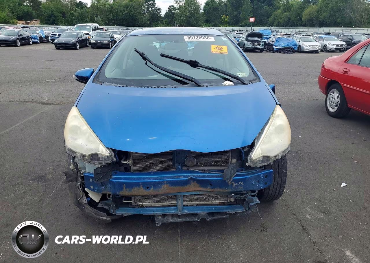 2012 Toyota Prius C Three VIN:JTDKDTB3XC1014072 - 5