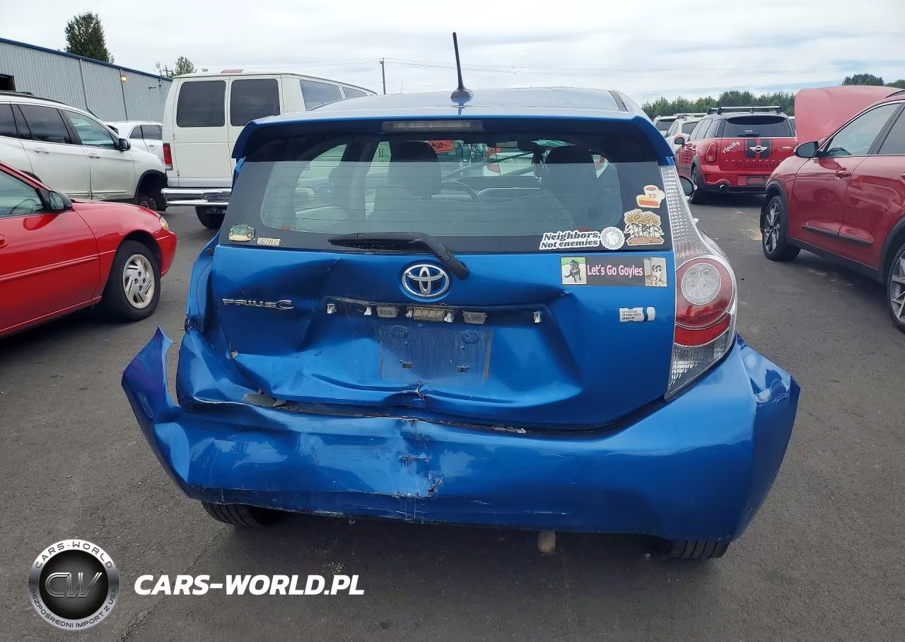 2012 Toyota Prius C Three VIN:JTDKDTB3XC1014072 - 6