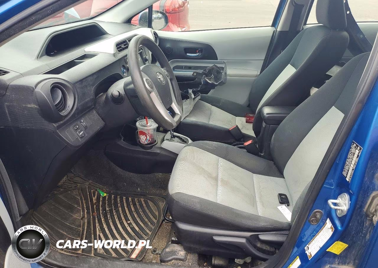 2012 Toyota Prius C Three VIN:JTDKDTB3XC1014072 - 7