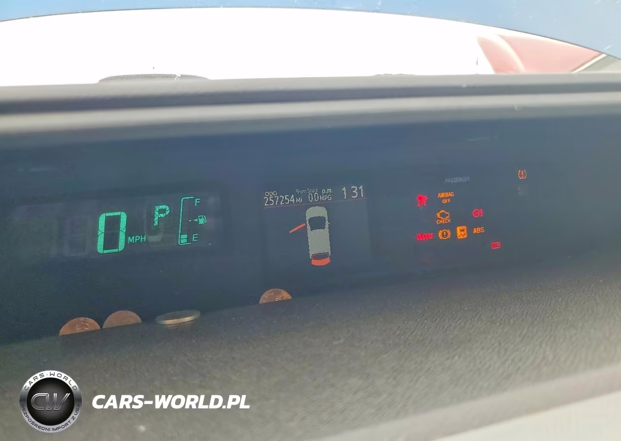 2012 Toyota Prius C Three VIN:JTDKDTB3XC1014072 - 9
