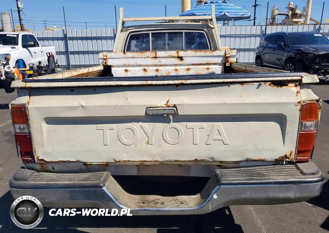 1982 Toyota Pickup - Cab Chassis 1-2 Ton Dlx VIN:JT4RN44D3C0076166 - 6