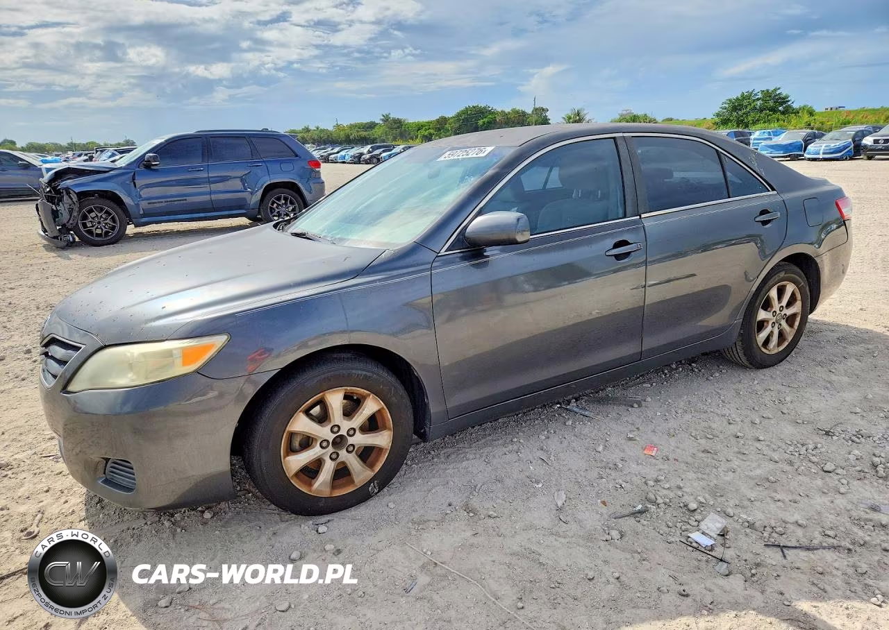 2011 Toyota Camry Le – zdjęcie 1 z 12