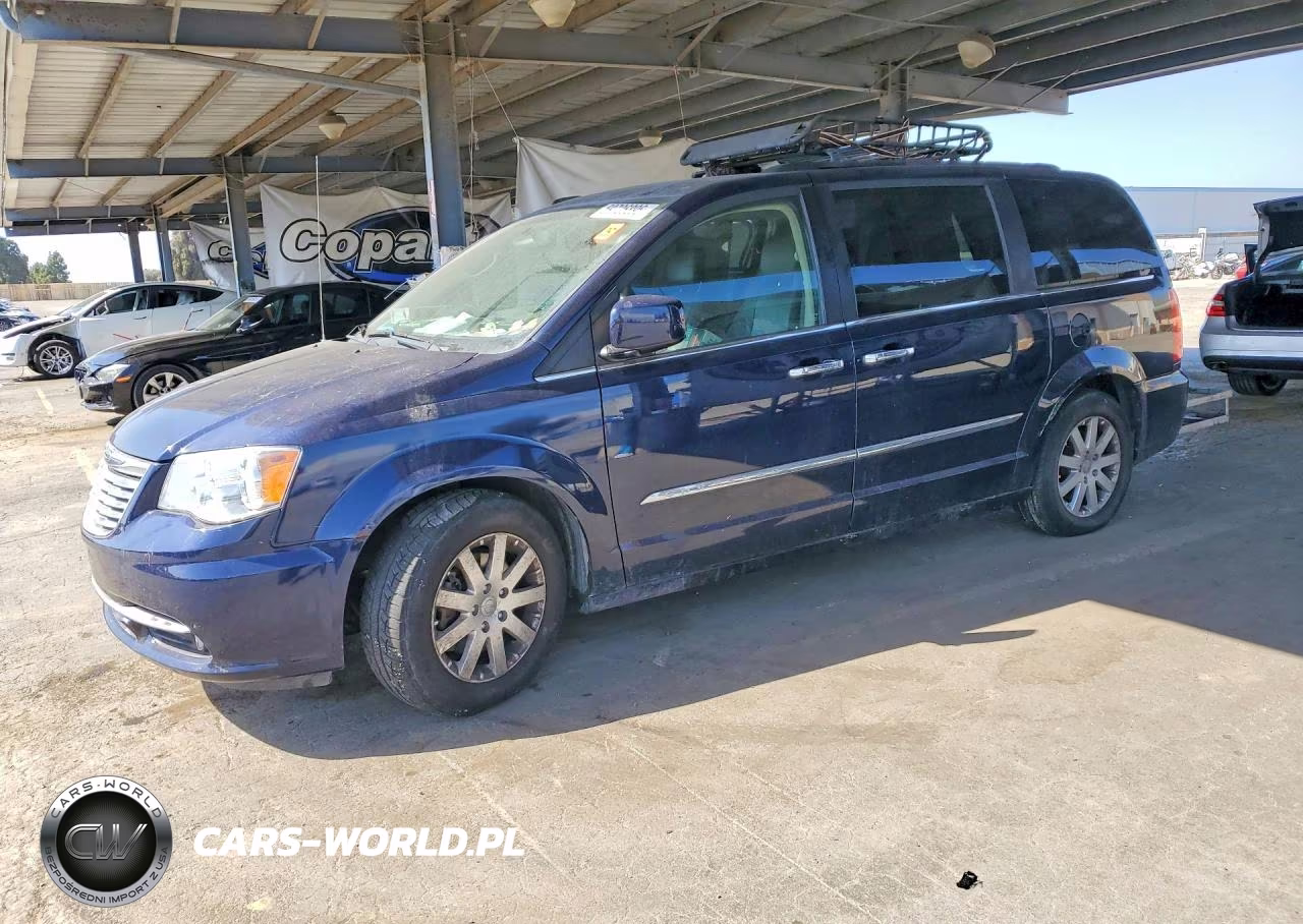 2015 Chrysler Town & Country Touring – zdjęcie 1 z 12