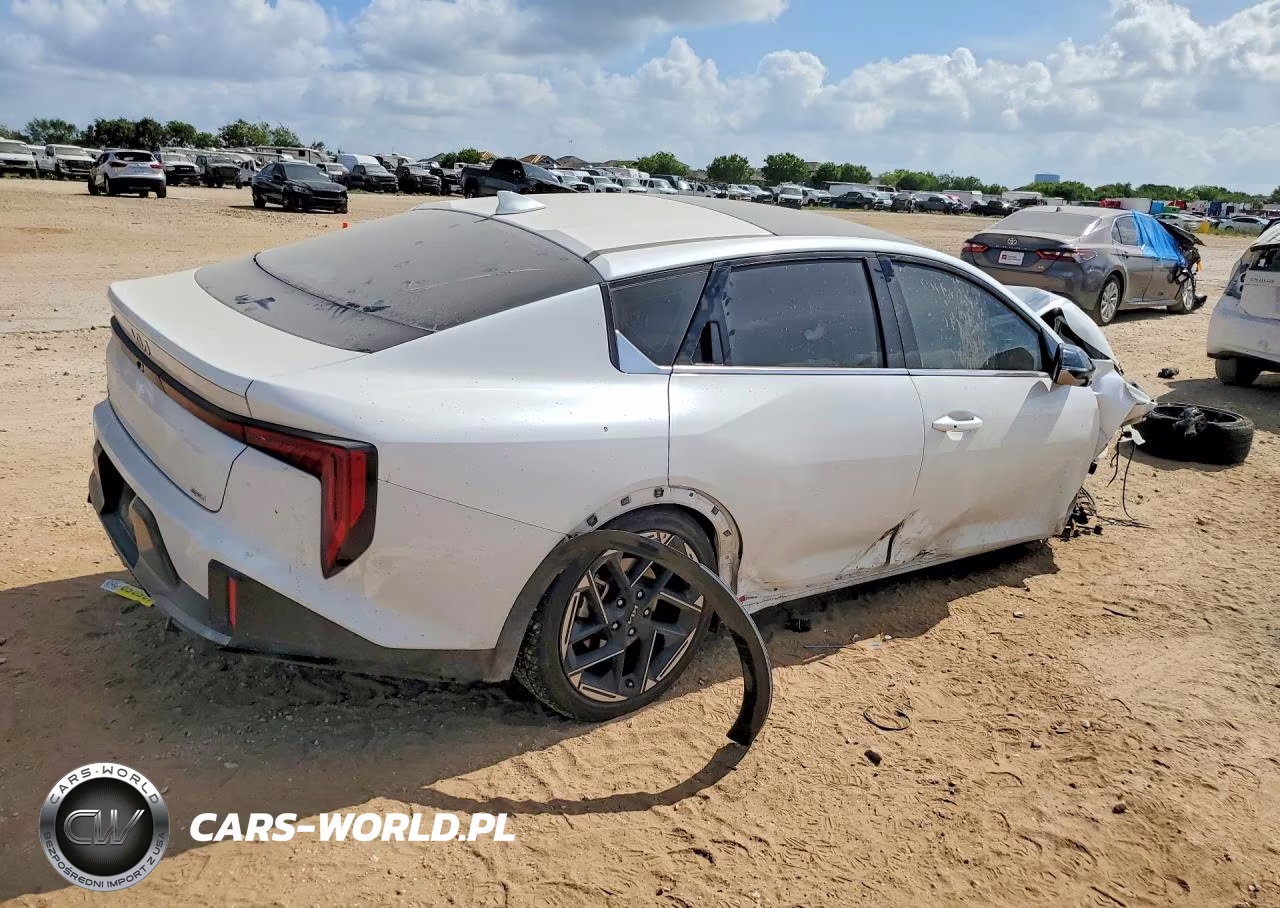 2025 Kia K4 Gt Line VIN:3KPFW4DE5SE245621 - 3