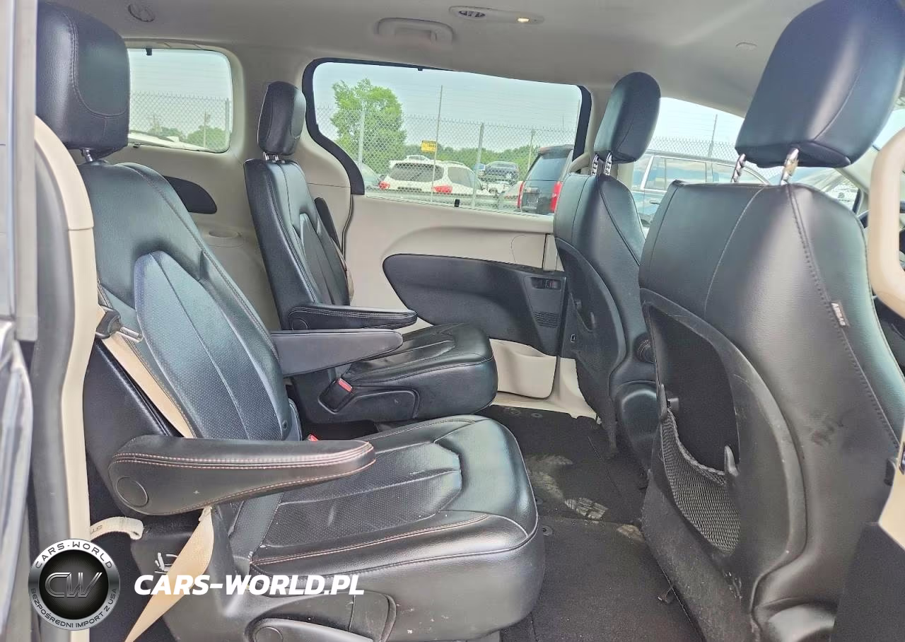 2019 Chrysler Pacifica Touring L VIN:2C4RC1BG7KR596909 - 11