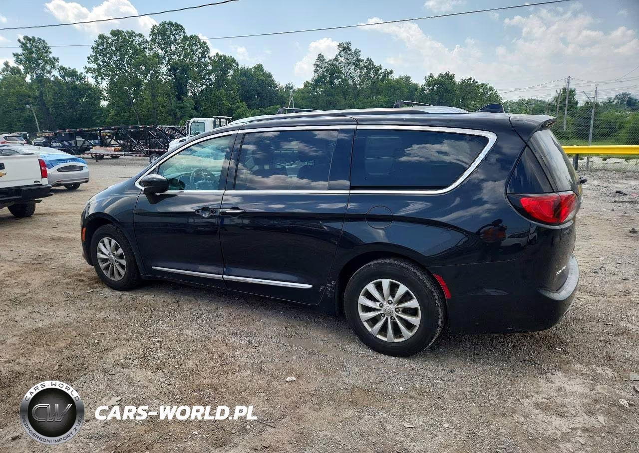 2019 Chrysler Pacifica Touring L VIN:2C4RC1BG7KR596909 - 2