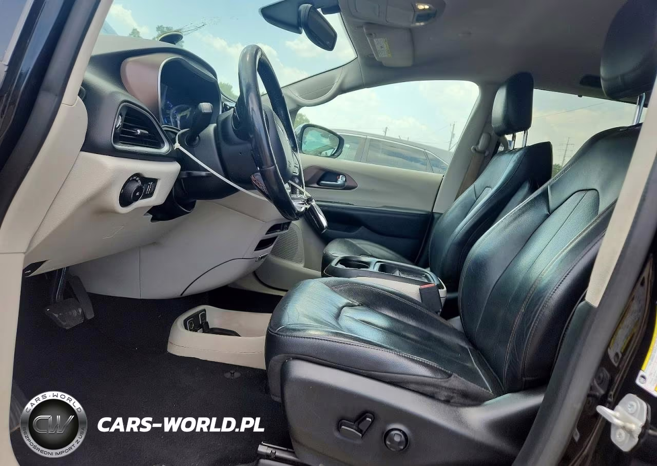 2019 Chrysler Pacifica Touring L VIN:2C4RC1BG7KR596909 - 7
