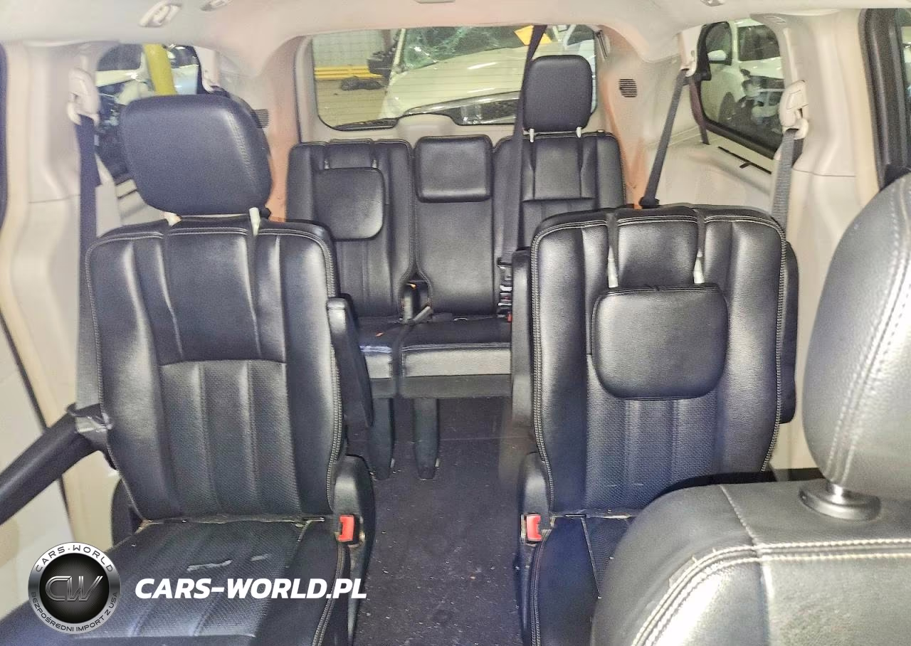2015 Chrysler Town & Country Touring L VIN:2C4RC1CG6FR507013 - 10