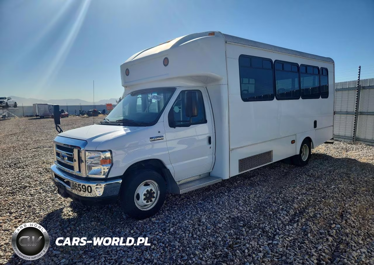 2017 Ford Econoline E450 Super Duty Cutaway Van