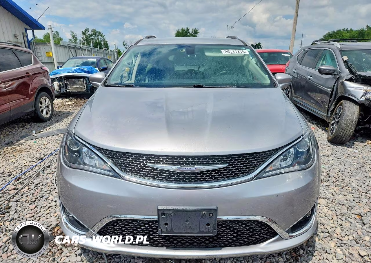 2017 Chrysler Pacifica Touring L Plus VIN:2C4RC1EG2HR788646 - 5