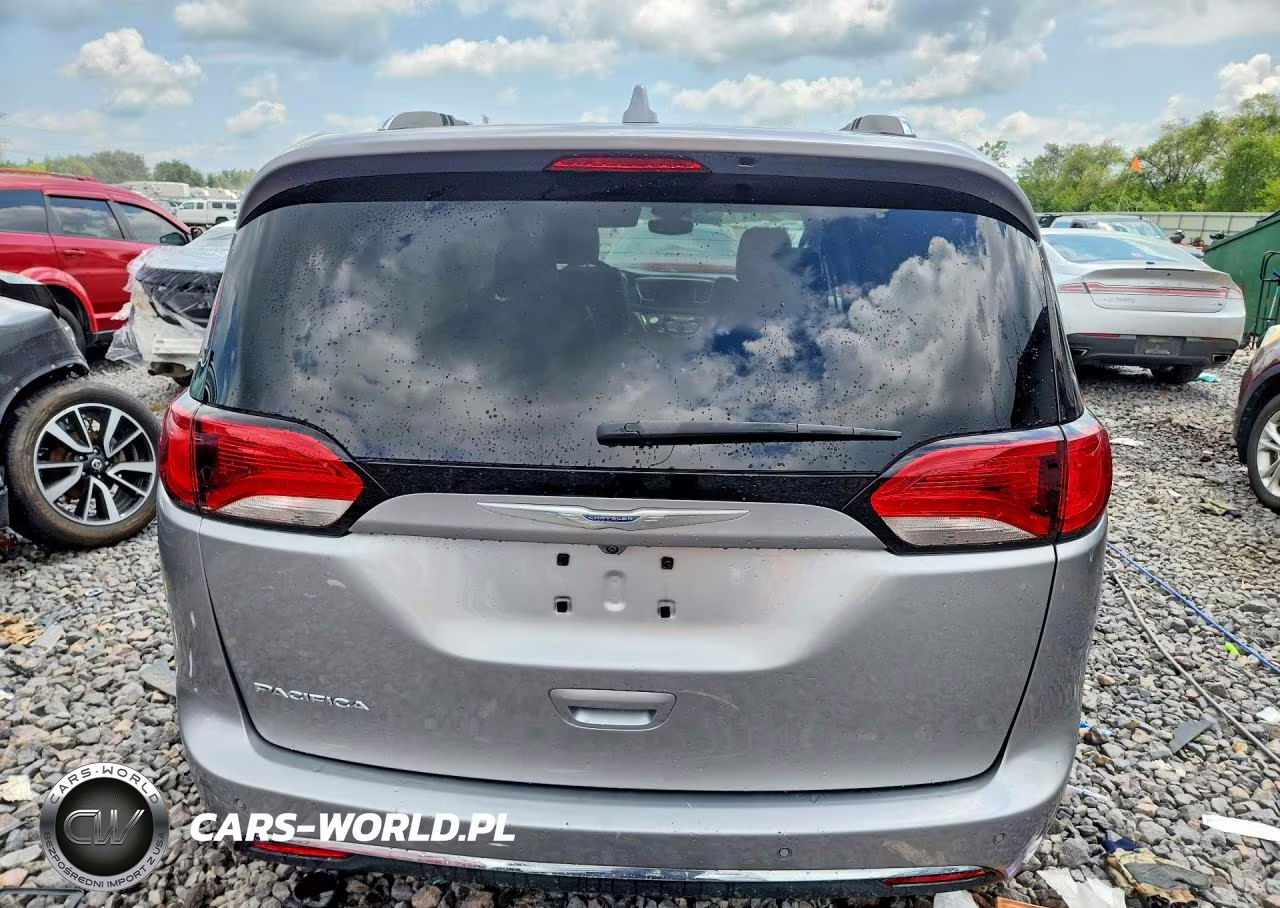 2017 Chrysler Pacifica Touring L Plus VIN:2C4RC1EG2HR788646 - 6