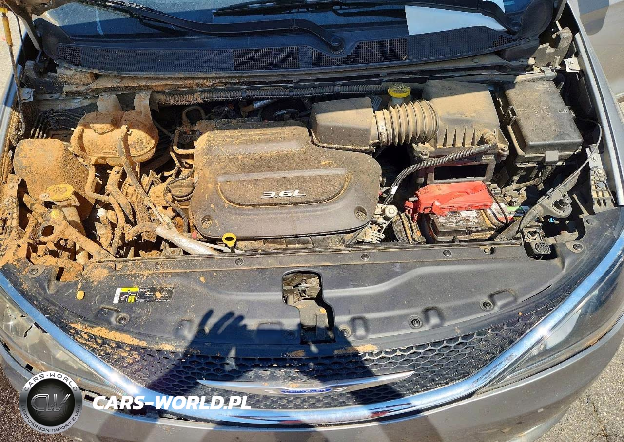 2018 Chrysler Pacifica Touring L VIN:2C4RC1BG7JR290484 - 12