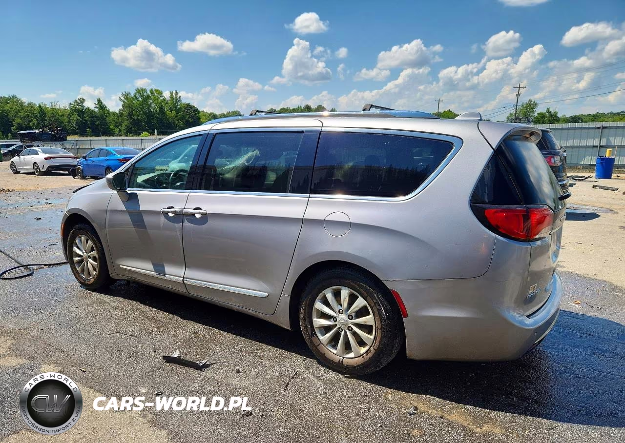2018 Chrysler Pacifica Touring L VIN:2C4RC1BG7JR290484 - 2
