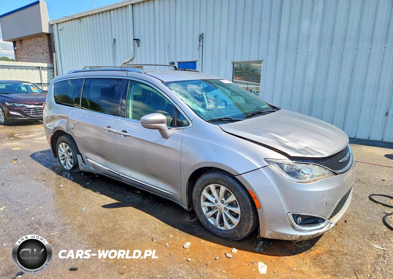 2018 Chrysler Pacifica Touring L VIN:2C4RC1BG7JR290484 - 4