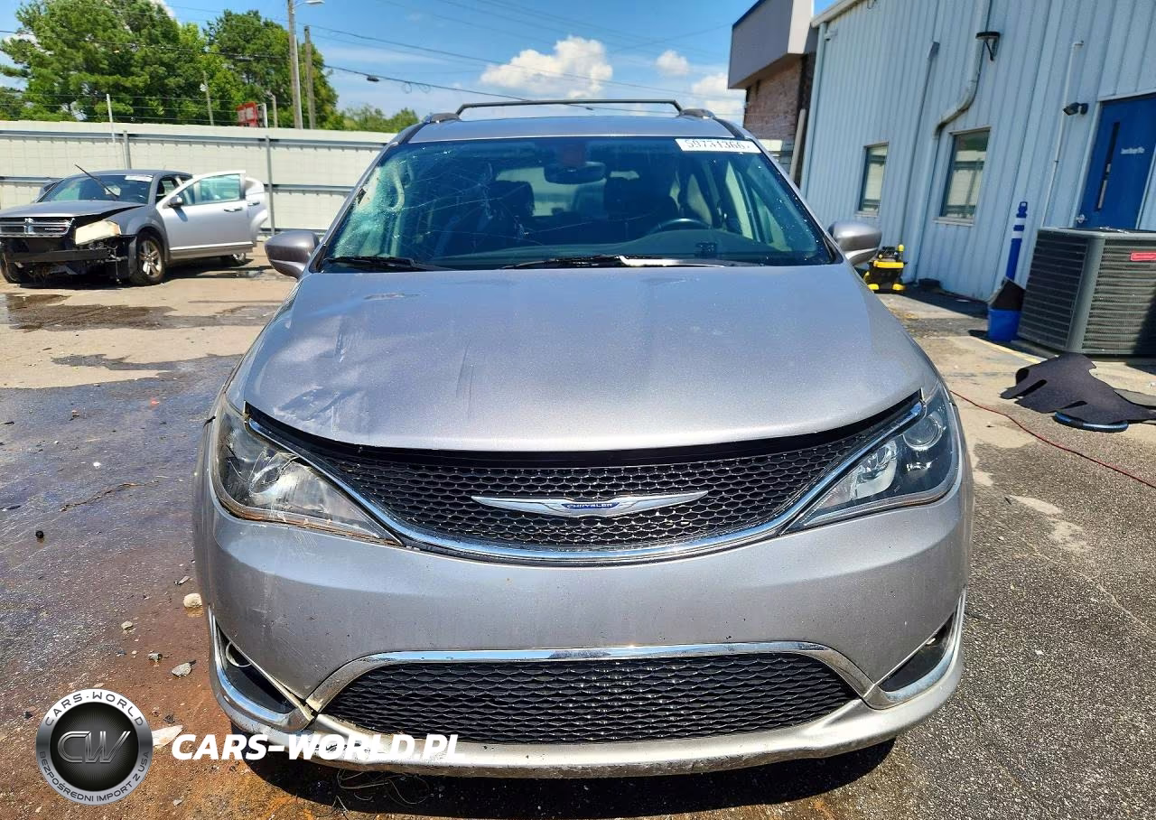2018 Chrysler Pacifica Touring L VIN:2C4RC1BG7JR290484 - 5