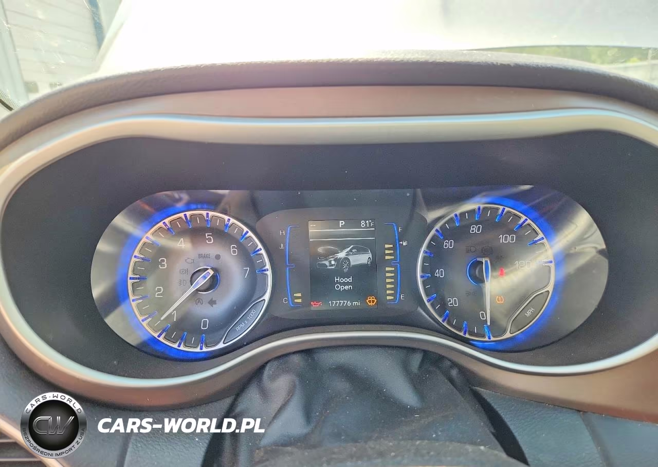 2018 Chrysler Pacifica Touring L VIN:2C4RC1BG7JR290484 - 9