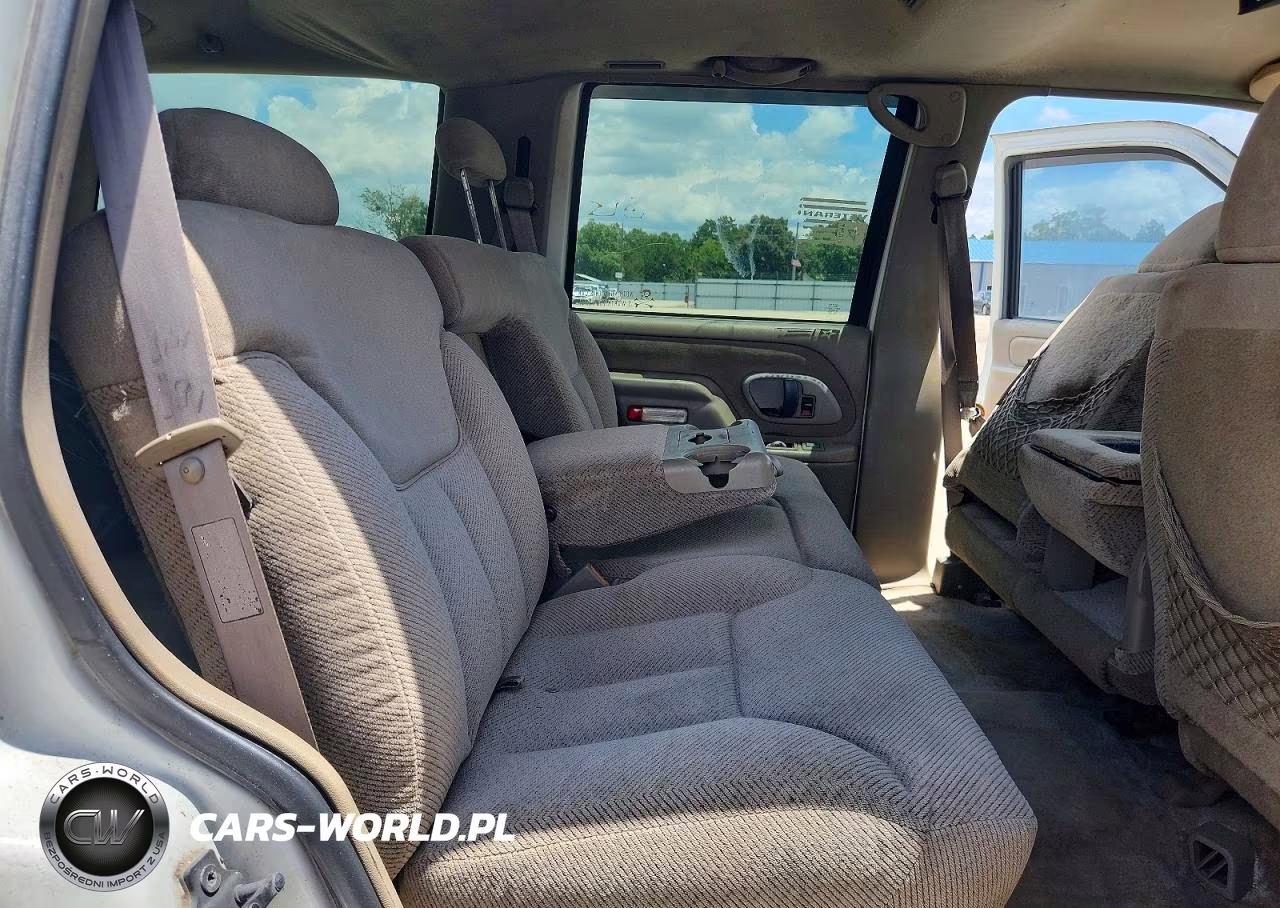 1999 Chevrolet Tahoe C1500 VIN:1GNEC13R9XJ570653 - 11