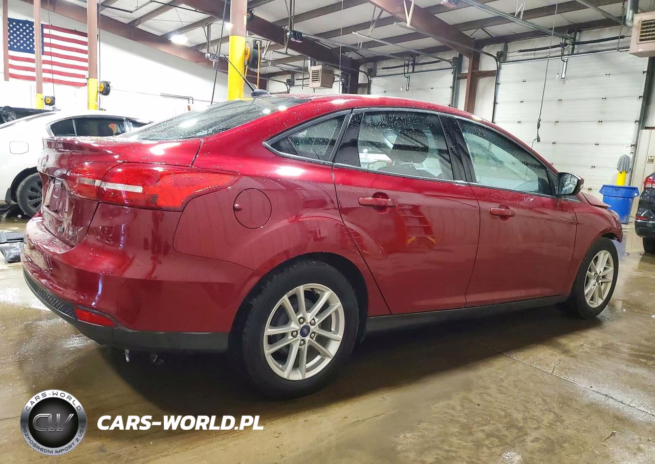 2016 Ford Focus Se VIN:1FADP3F29GL308774 - 3
