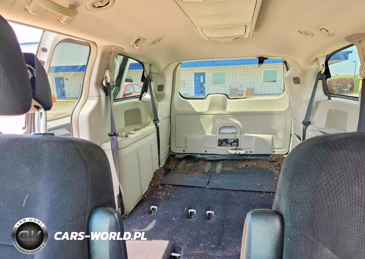 2011 Chrysler Town & Country Touring VIN:2A4RR5DG3BR701586 - 10