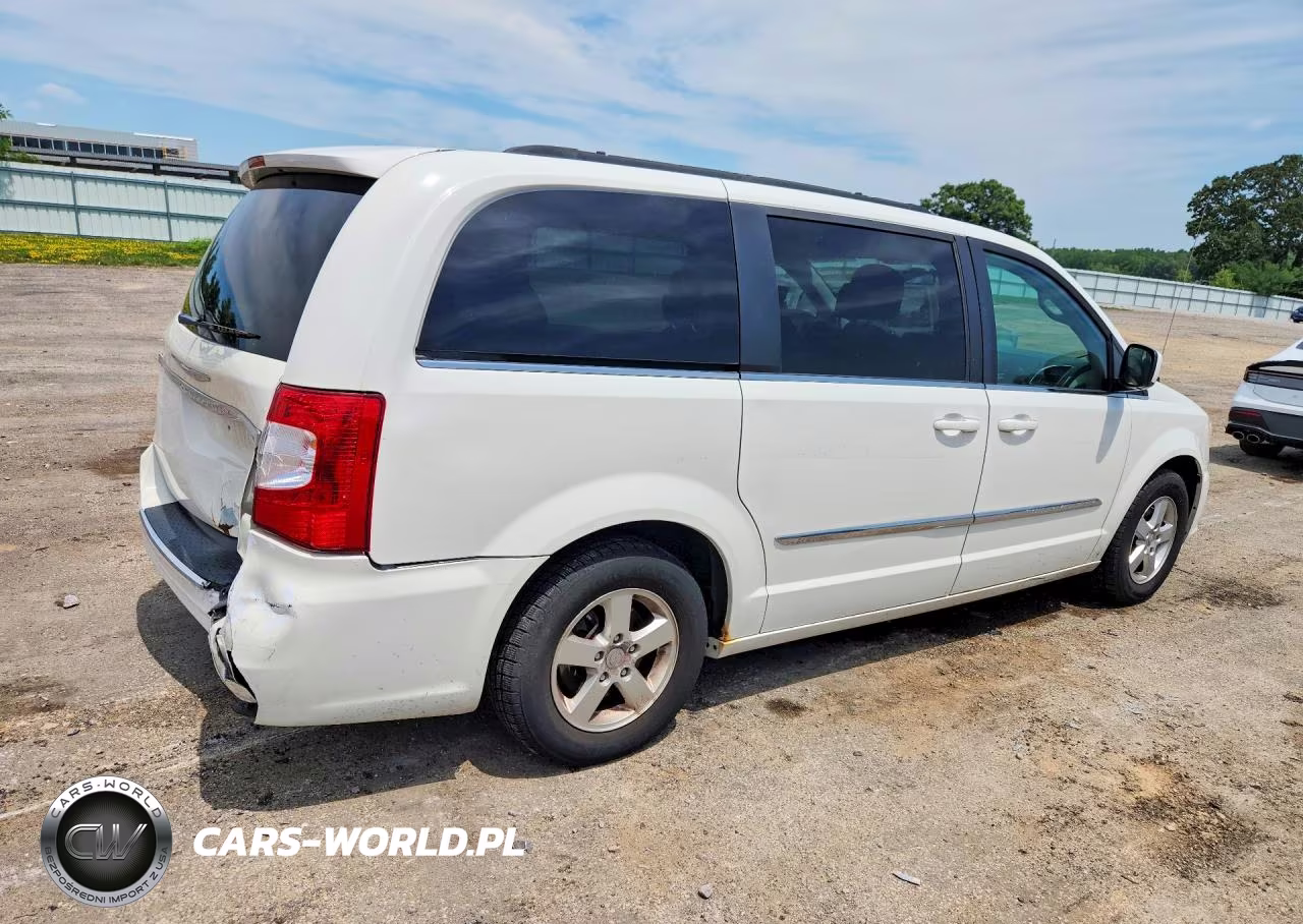 2011 Chrysler Town & Country Touring VIN:2A4RR5DG3BR701586 - 3