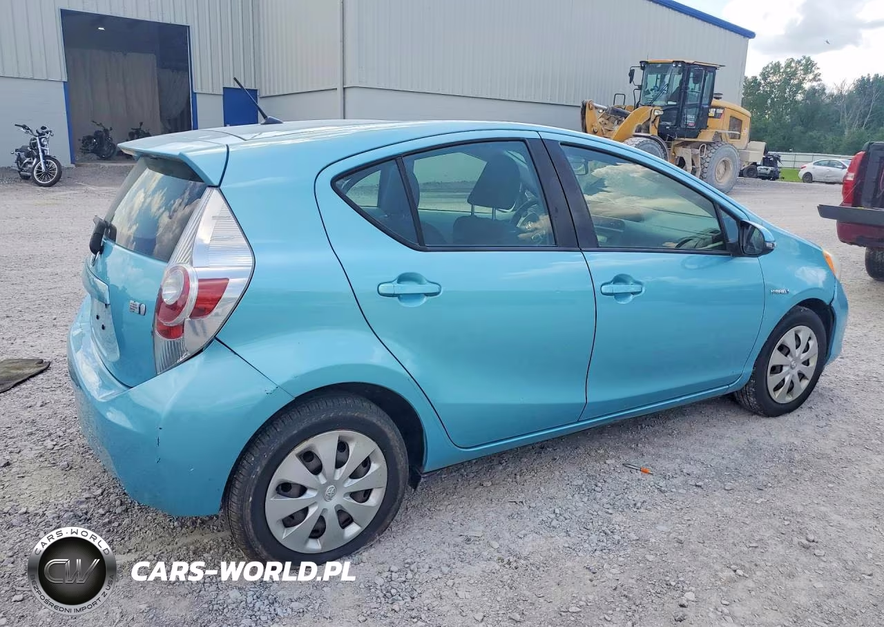 2014 Toyota Prius C Two VIN:JTDKDTB34E1079597 - 3