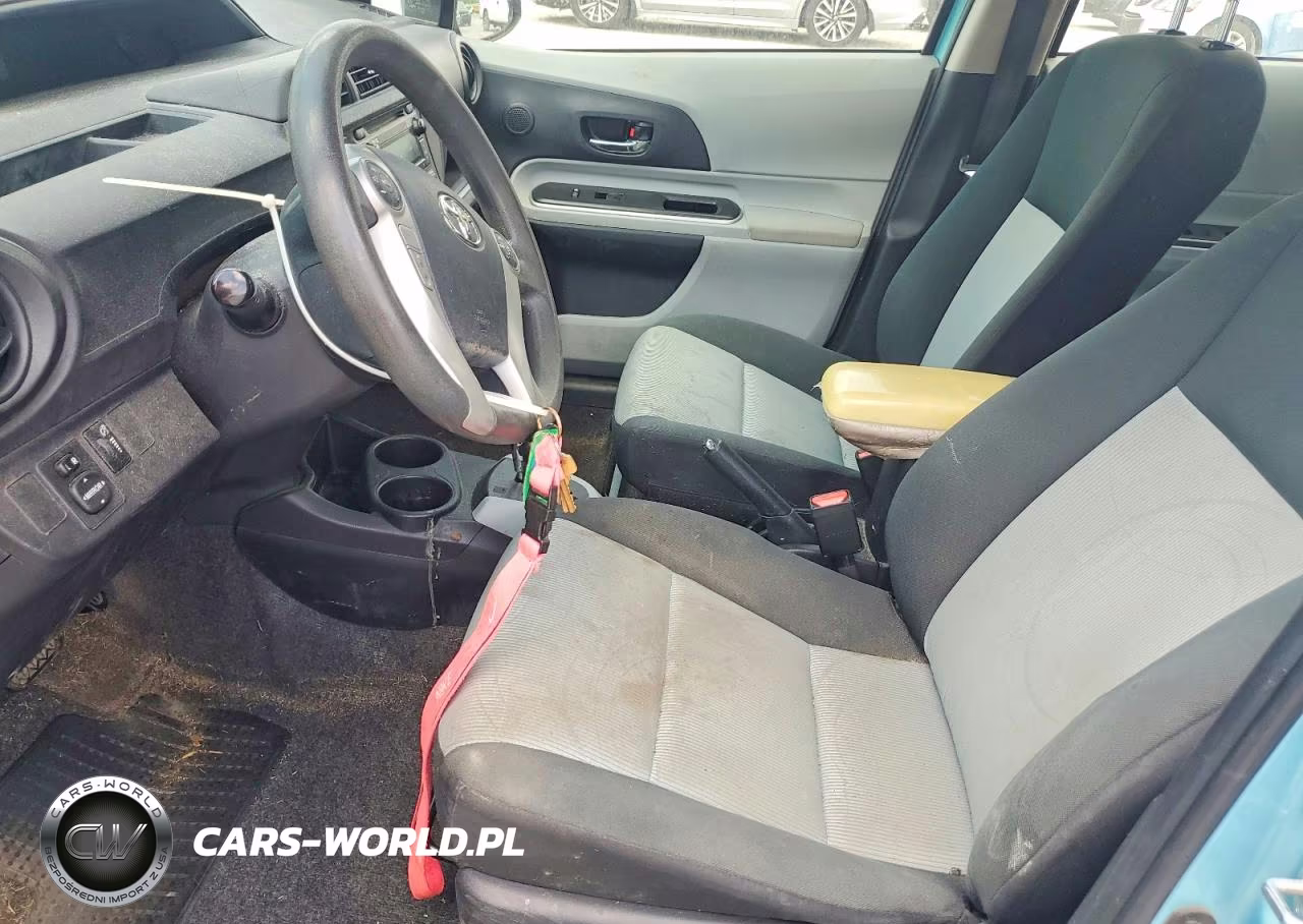 2014 Toyota Prius C Two VIN:JTDKDTB34E1079597 - 7