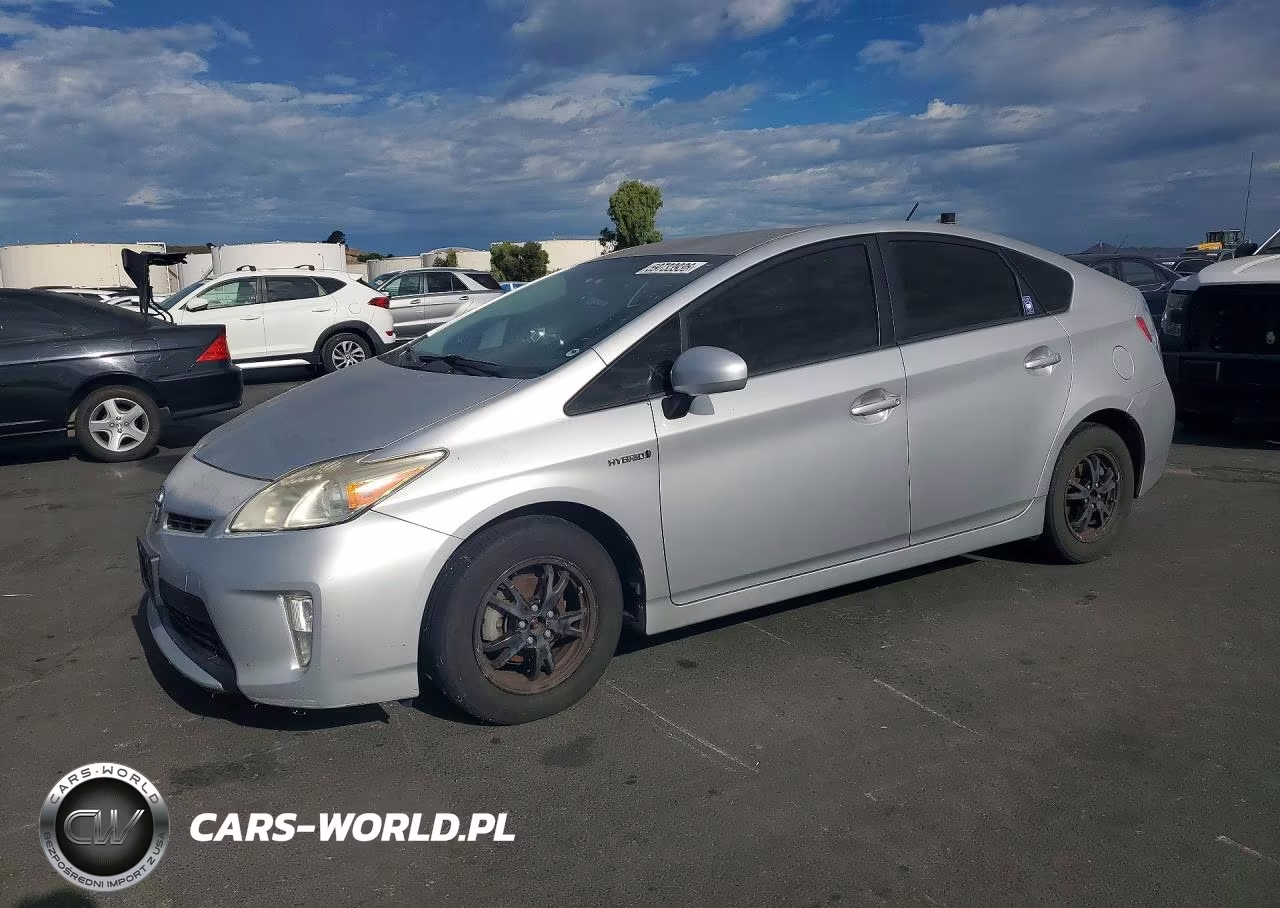 2013 Toyota Prius Three – zdjęcie 1 z 12