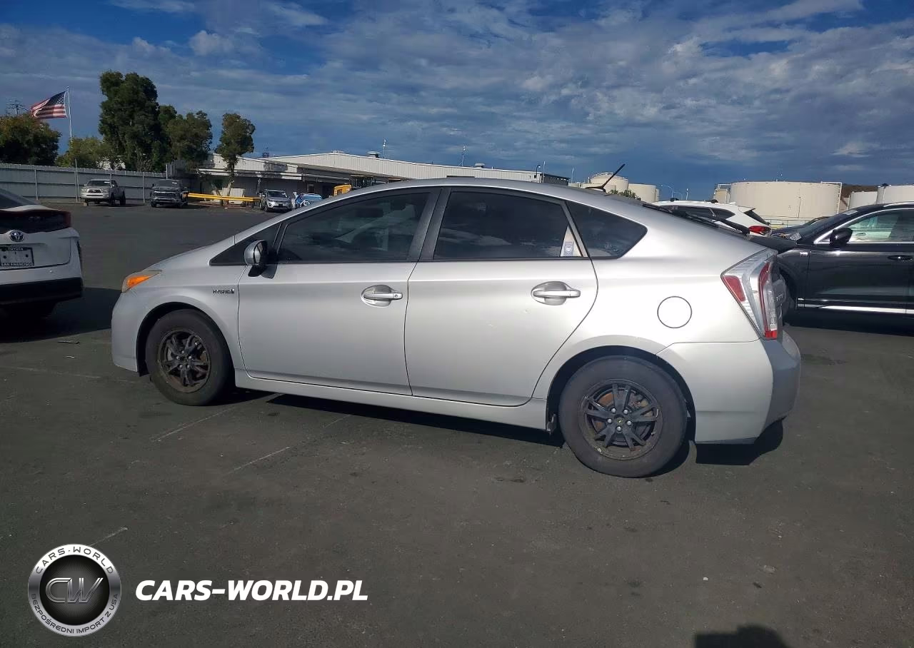 2013 Toyota Prius Three VIN:JTDKN3DU4D5586834 - 2