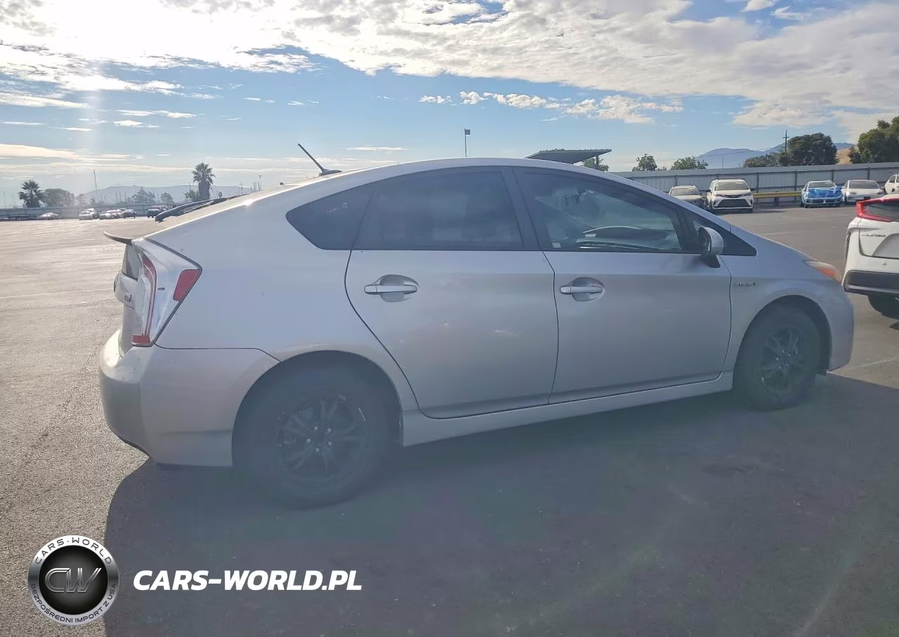 2013 Toyota Prius Three VIN:JTDKN3DU4D5586834 - 3