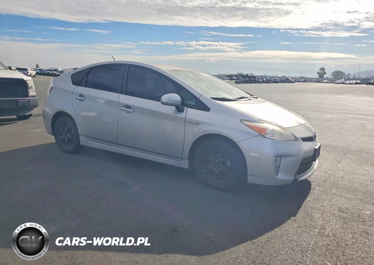 2013 Toyota Prius Three VIN:JTDKN3DU4D5586834 - 4
