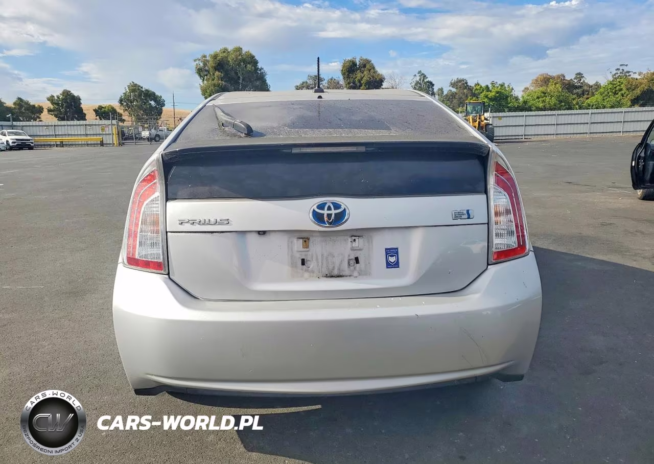 2013 Toyota Prius Three VIN:JTDKN3DU4D5586834 - 6