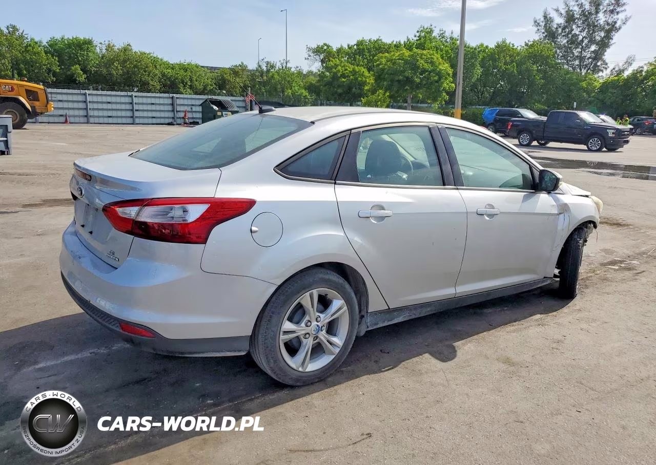 2013 Ford Focus VIN:1FADP3F28DL136040 - 3