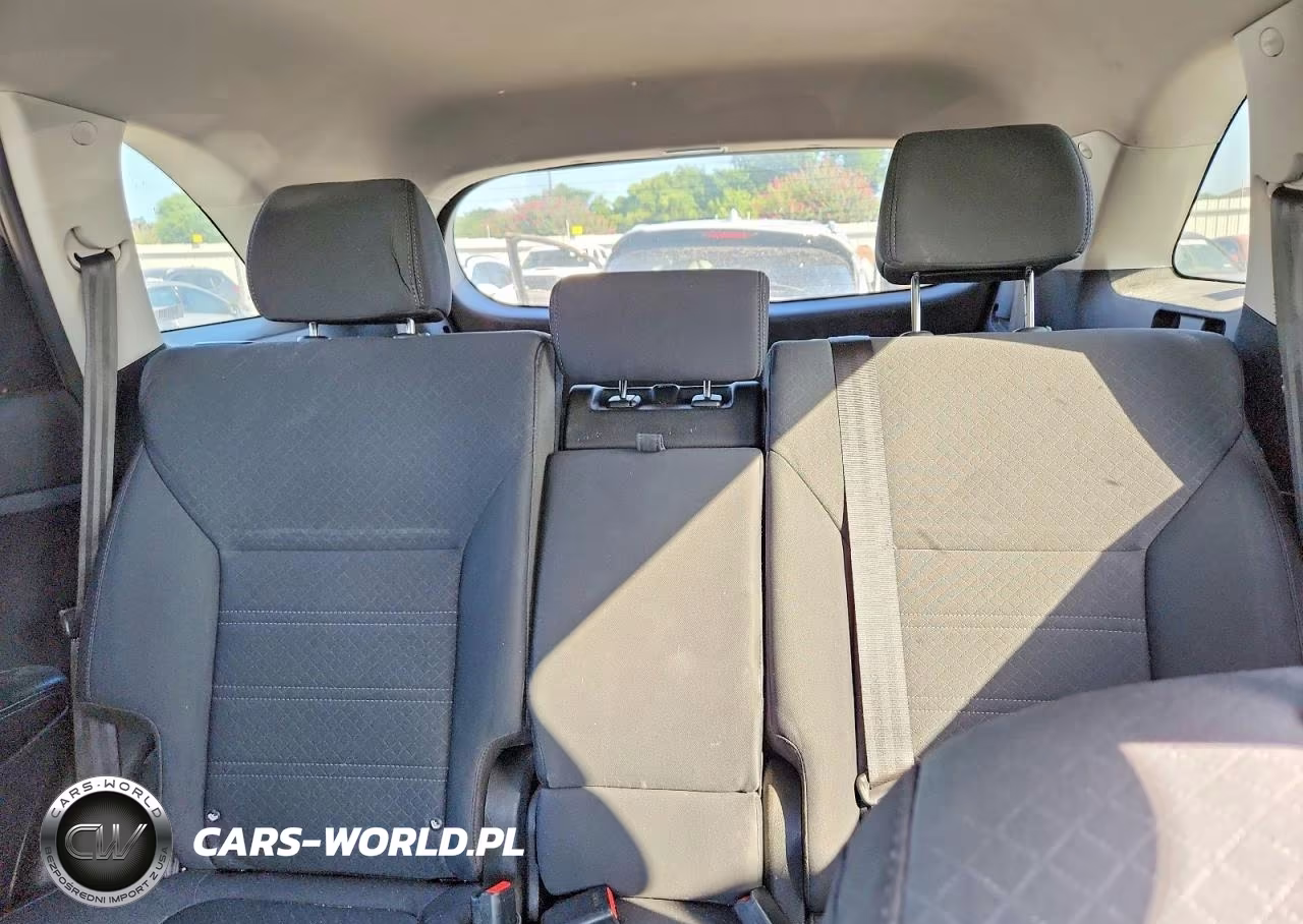 2020 Kia Sorento S VIN:5XYPGDA5XLG614693 - 10