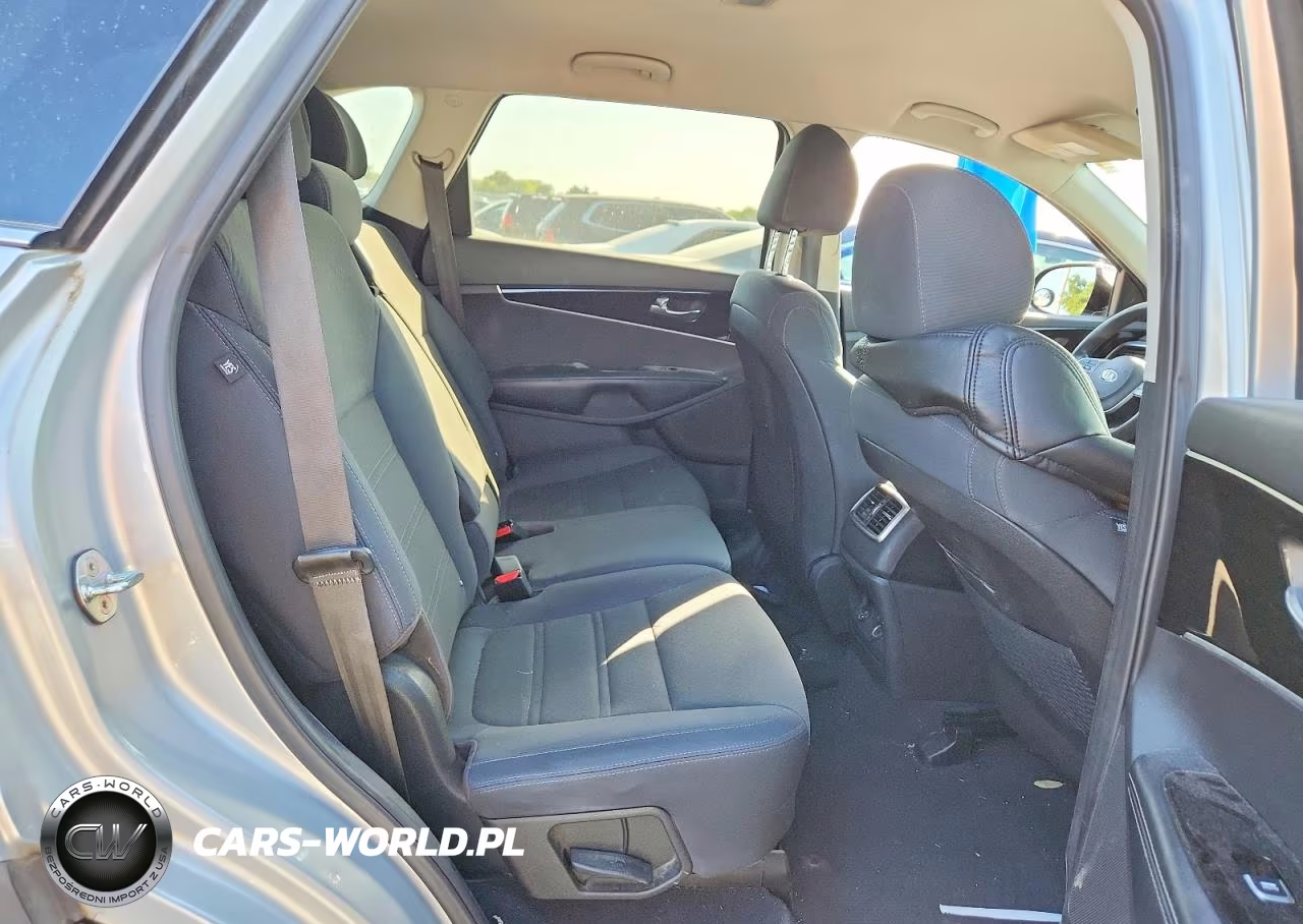 2020 Kia Sorento S VIN:5XYPGDA5XLG614693 - 11