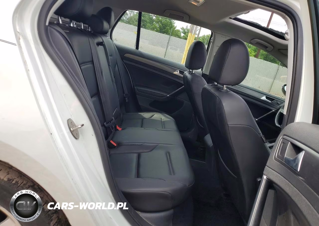 2018 Volkswagen Golf S VIN:3VWG17AU3JM272981 - 10