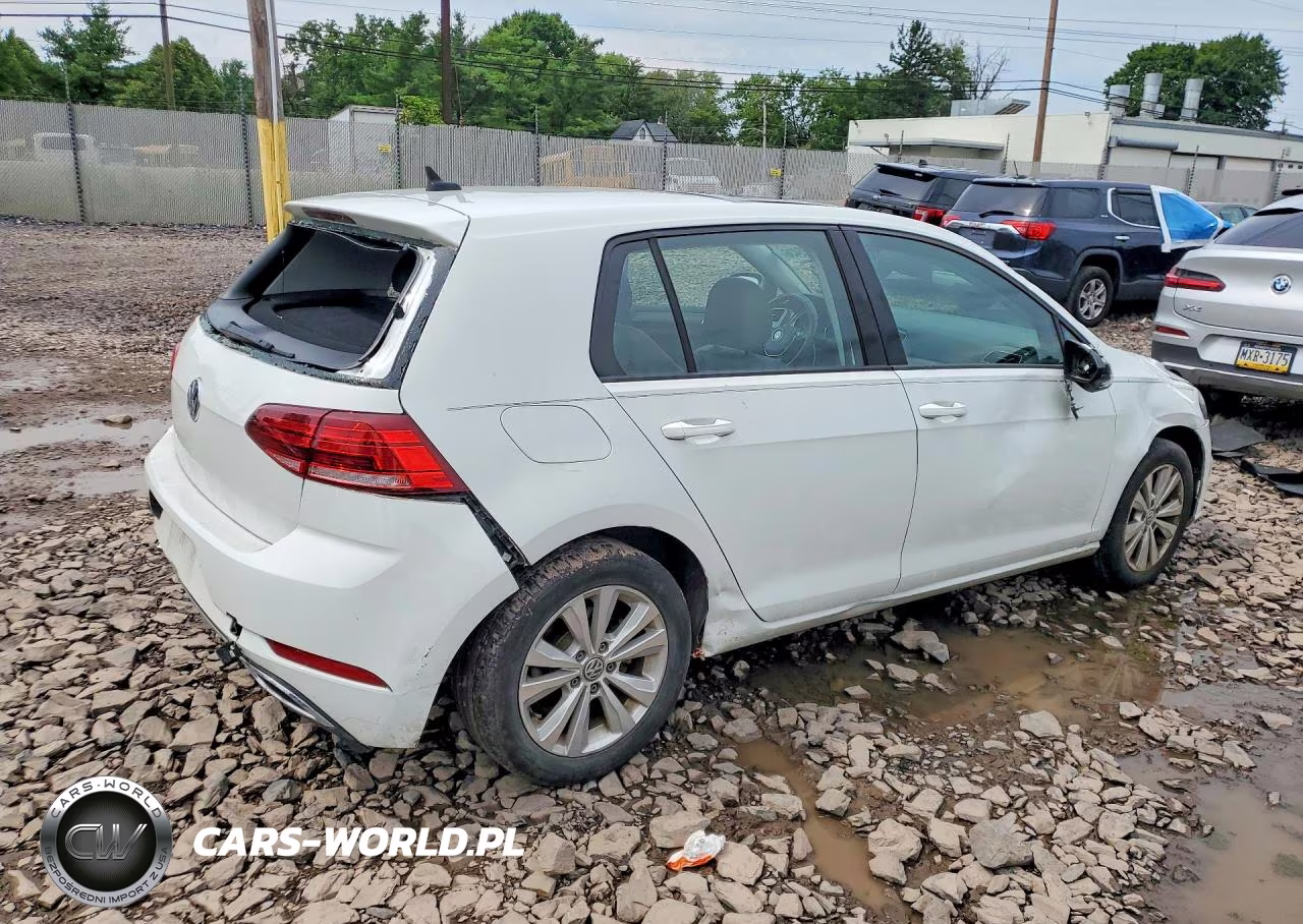 2018 Volkswagen Golf S VIN:3VWG17AU3JM272981 - 3