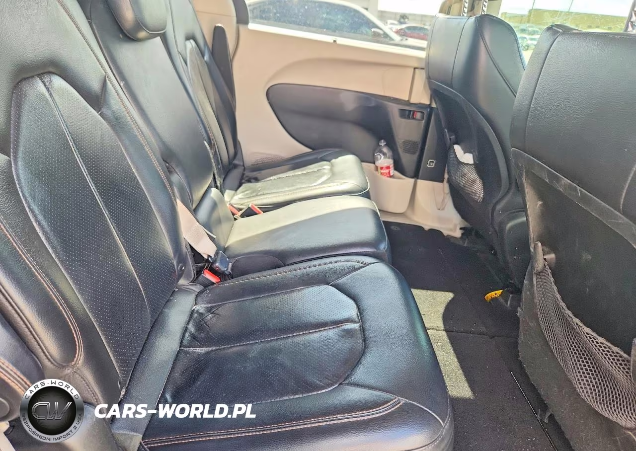 2018 Chrysler Pacifica Touring L VIN:2C4RC1BG3JR219038 - 11