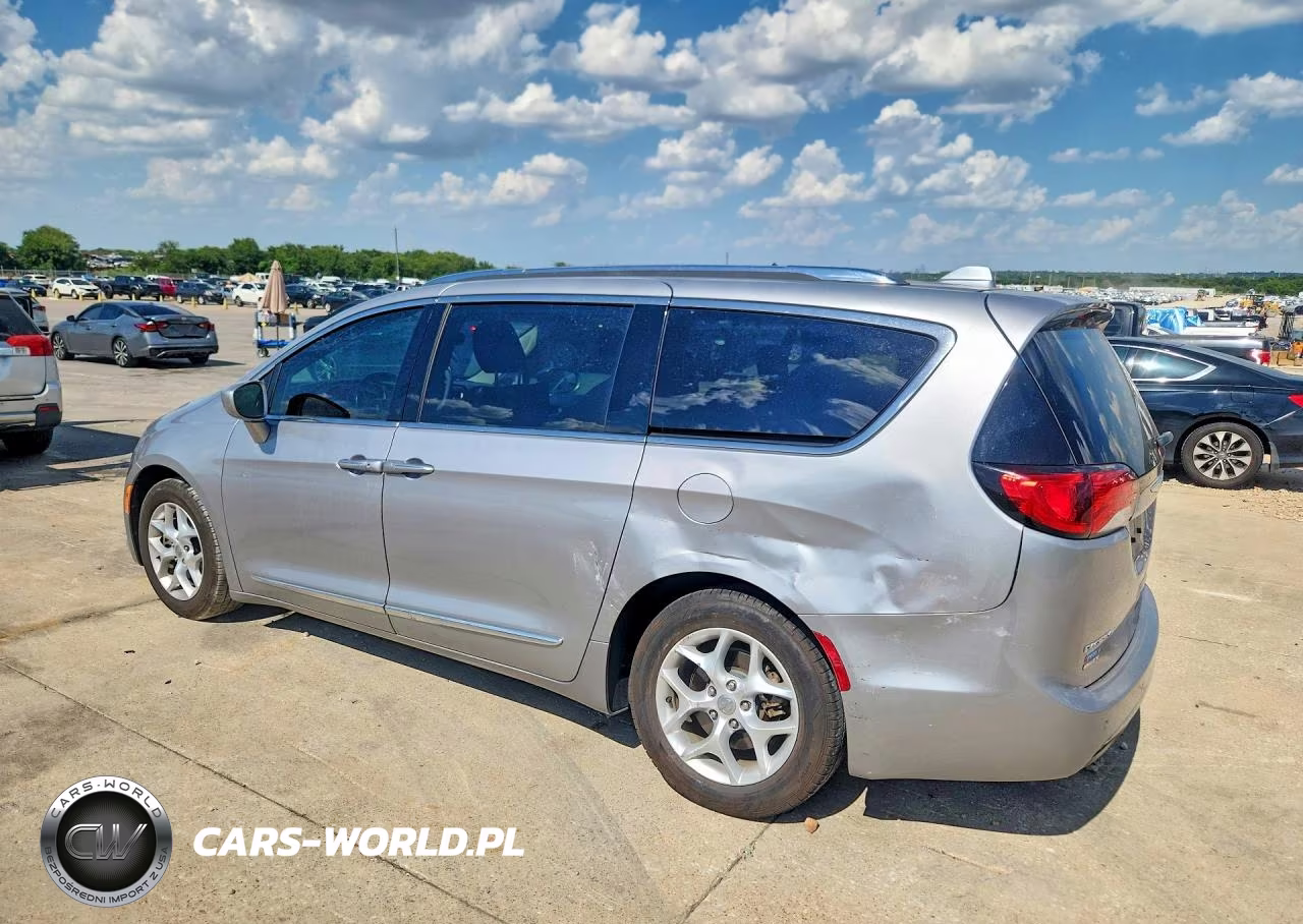 2018 Chrysler Pacifica Touring L VIN:2C4RC1BG3JR219038 - 2