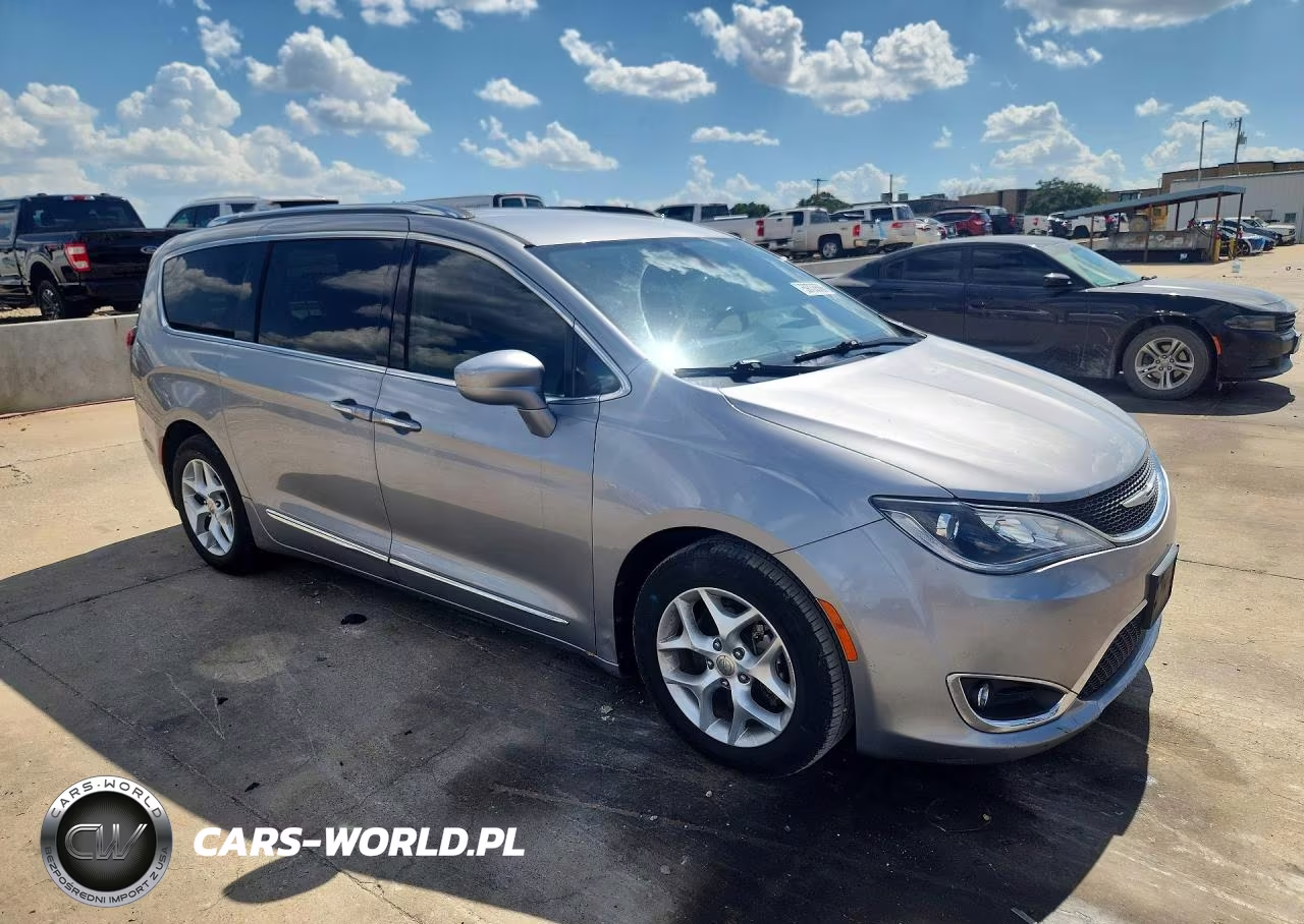 2018 Chrysler Pacifica Touring L VIN:2C4RC1BG3JR219038 - 4