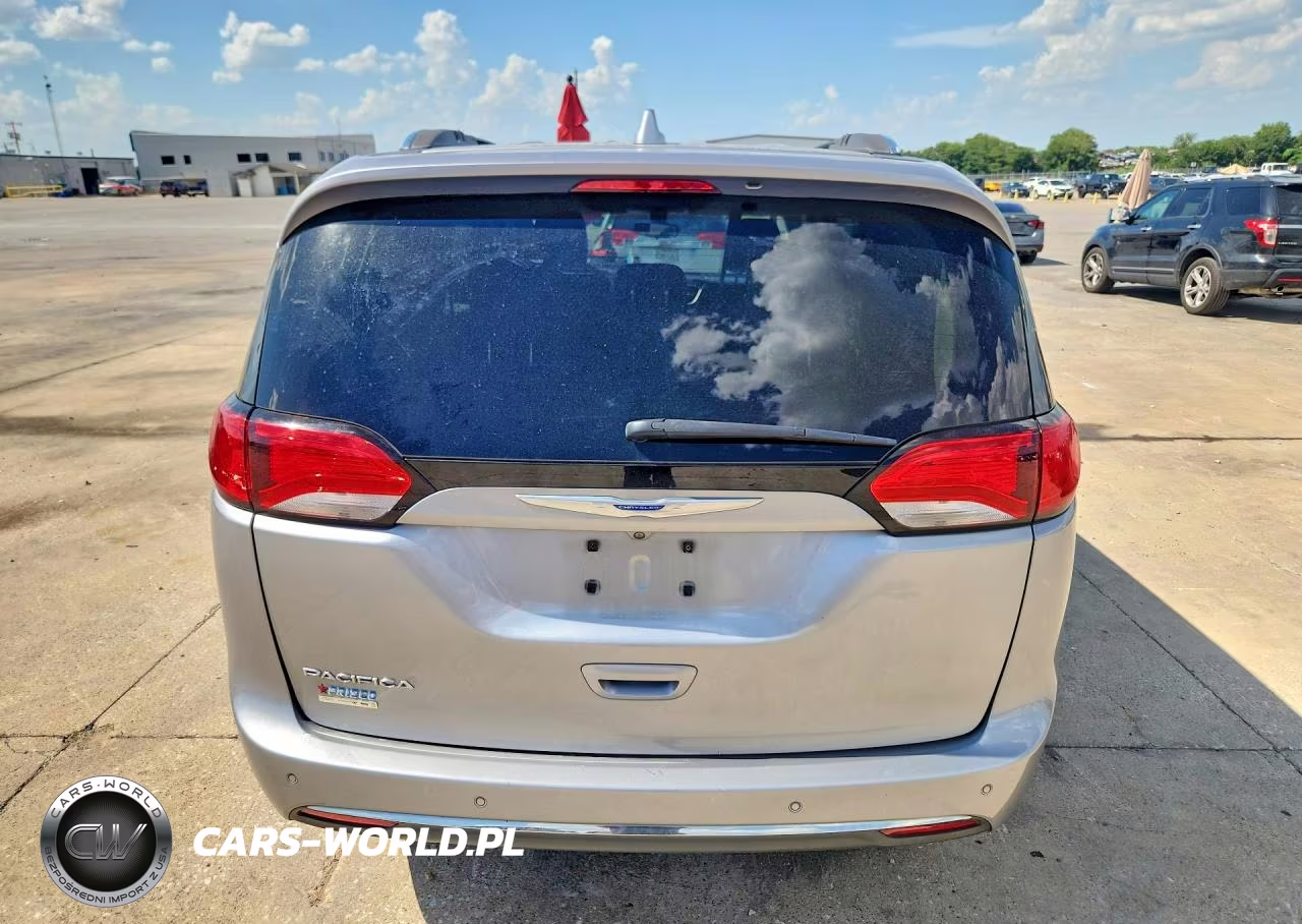 2018 Chrysler Pacifica Touring L VIN:2C4RC1BG3JR219038 - 6