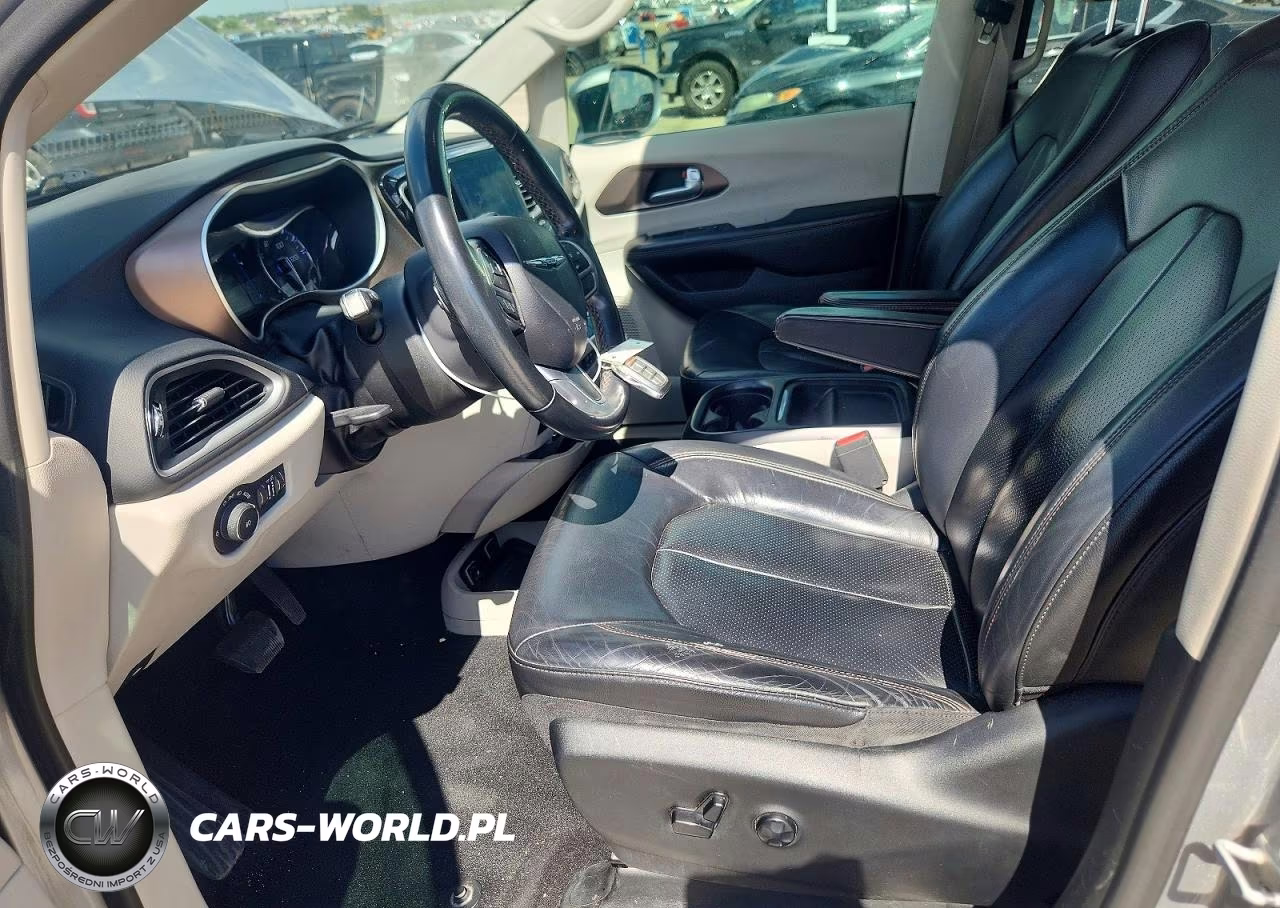 2018 Chrysler Pacifica Touring L VIN:2C4RC1BG3JR219038 - 7