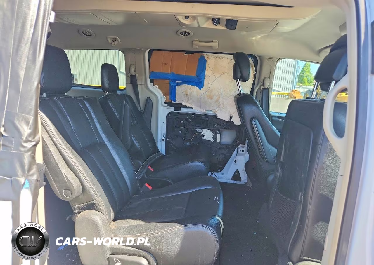 2014 Chrysler Town & Country Touring VIN:2C4RC1BG1ER208349 - 10