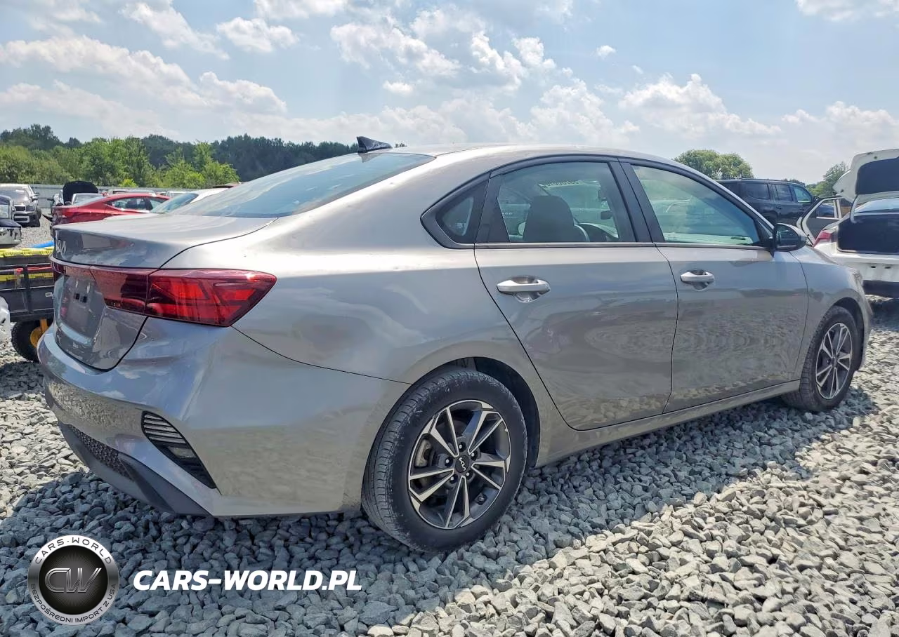 2024 Kia Forte Lxs VIN:3KPF24AD5RE750351 - 3