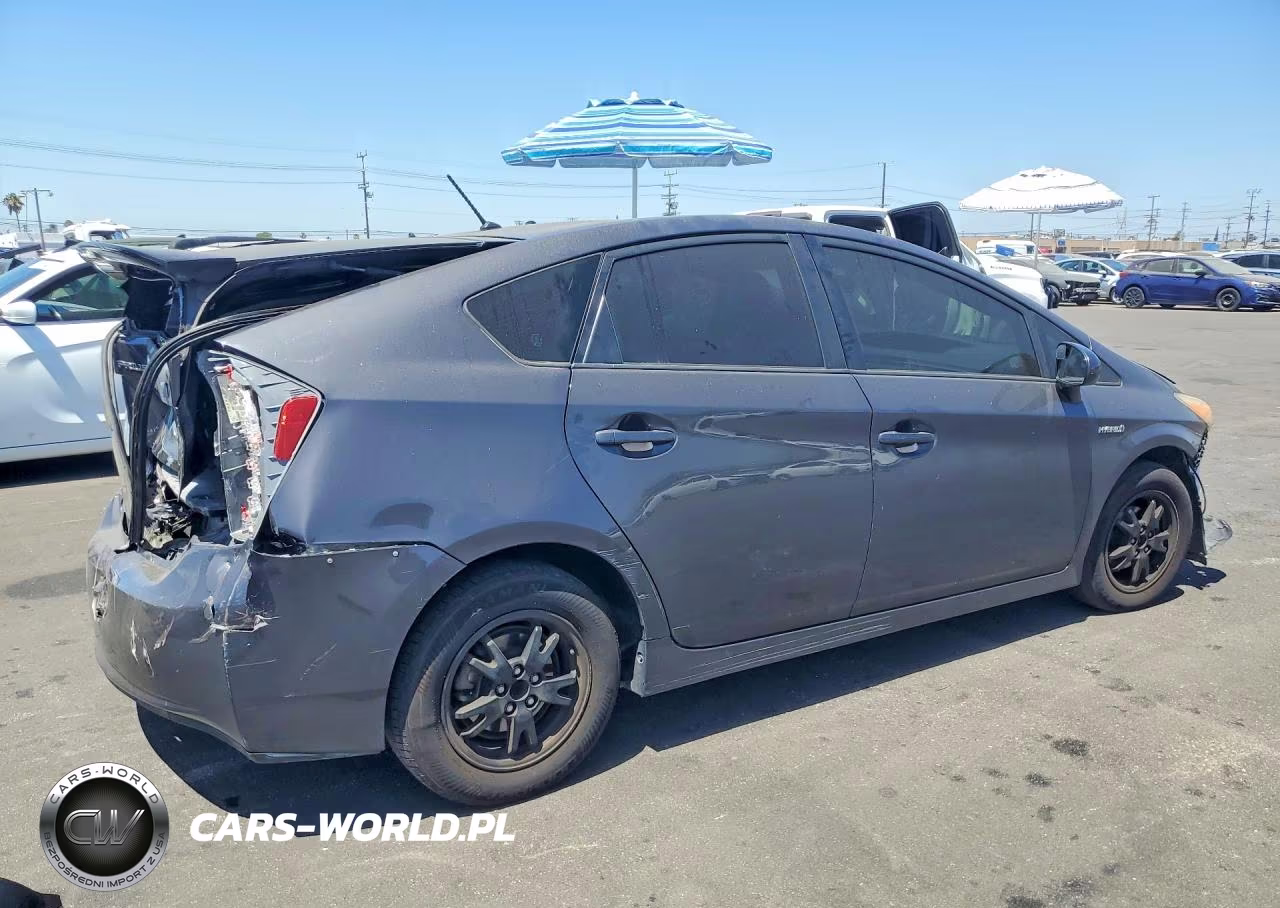 2013 Toyota Prius Two VIN:JTDKN3DU4D5584890 - 3