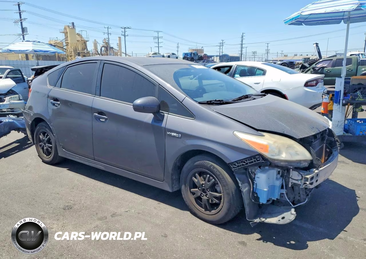 2013 Toyota Prius Two VIN:JTDKN3DU4D5584890 - 4