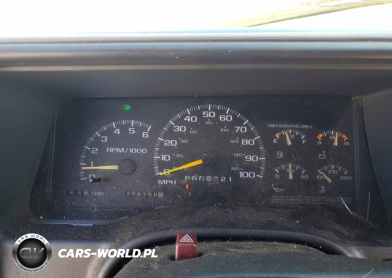 1999 Chevrolet Suburban K1500 VIN:3GNFK16R9XG194038 - 9