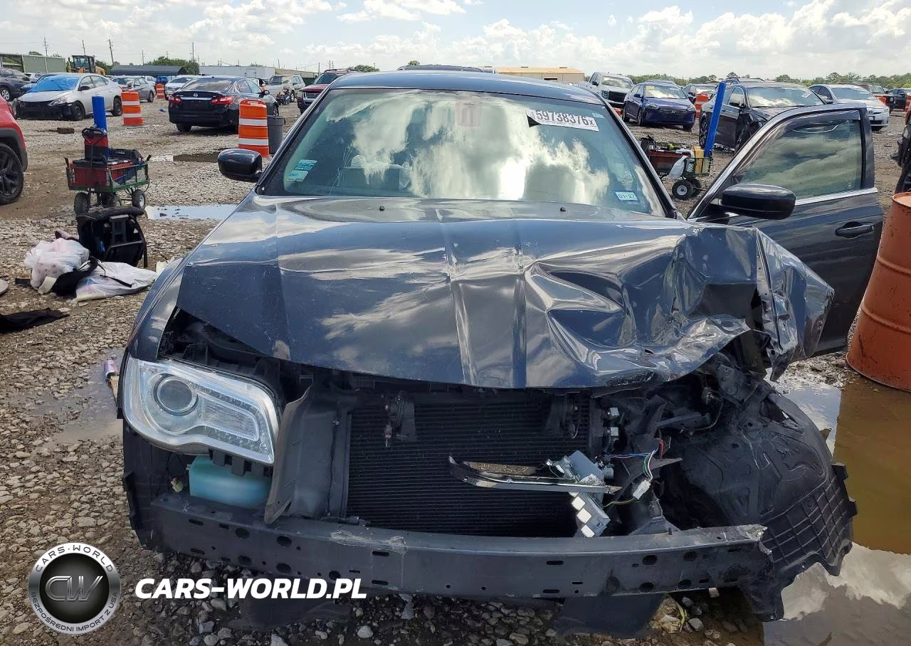 2019 Chrysler 300 Touring VIN:2C3CCAAG7KH693836 - 5