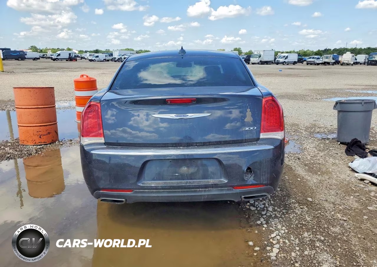 2019 Chrysler 300 Touring VIN:2C3CCAAG7KH693836 - 6