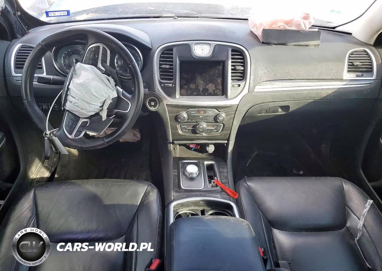 2019 Chrysler 300 Touring VIN:2C3CCAAG7KH693836 - 8